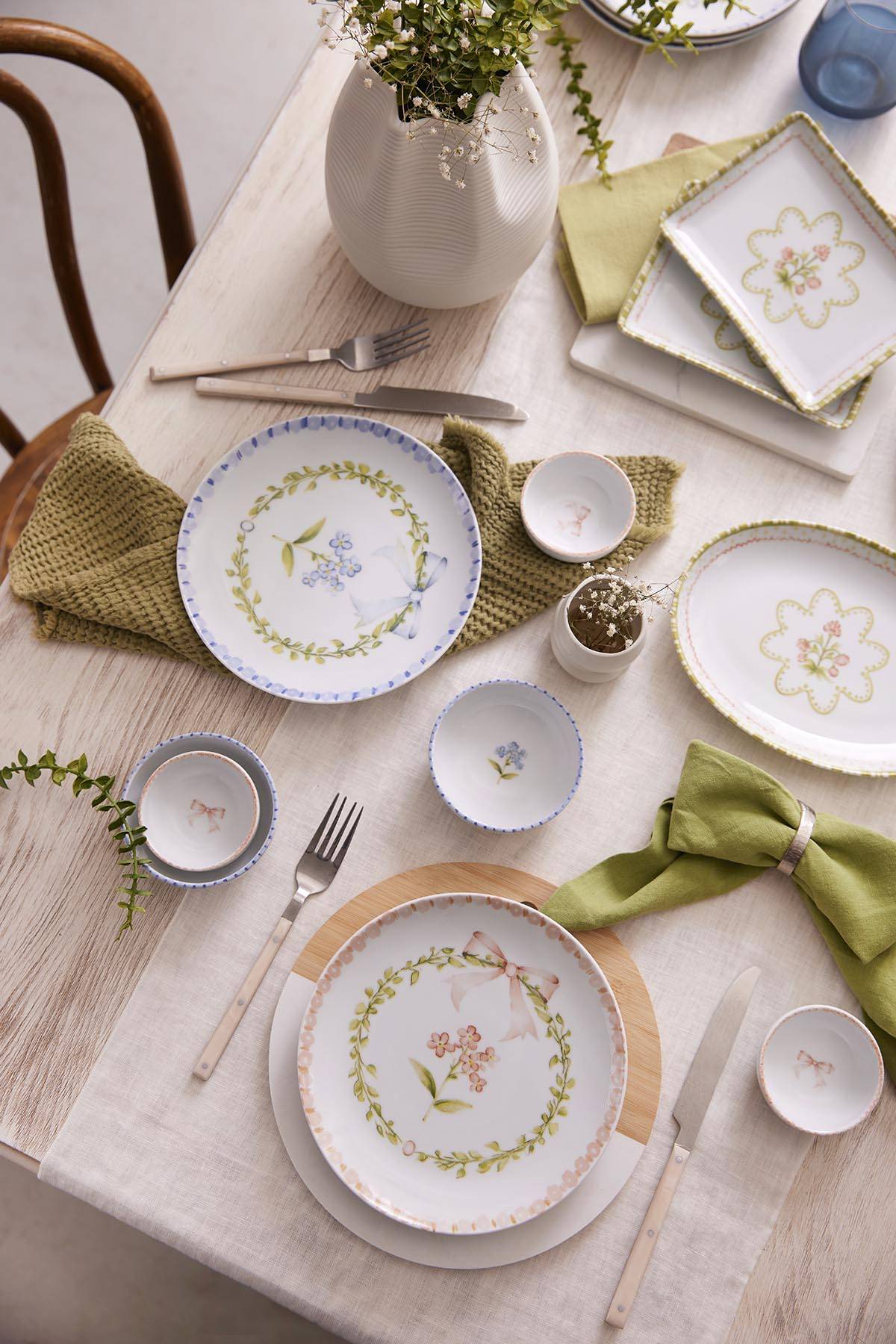 Kütahya Porselen Romance 14 Parça 6 Kişilik Kahvaltı Takımı thumbnail